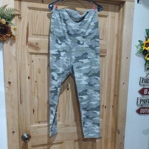 Sonoma Green and White Leggings Stretchy Fit